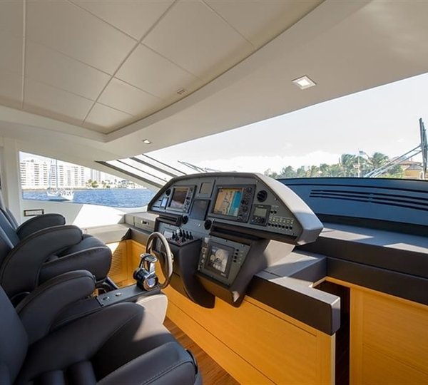 The 25m Yacht PERSHING 82