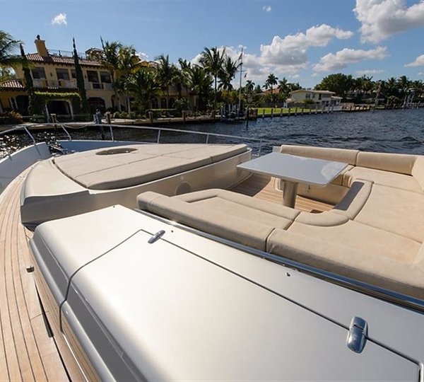 The 25m Yacht PERSHING 82