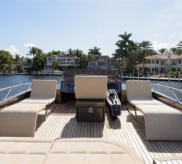 The 25m Yacht PERSHING 82