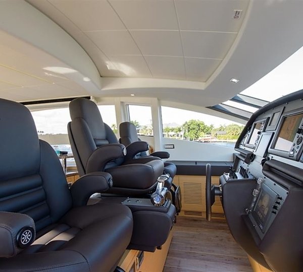 The 25m Yacht PERSHING 82