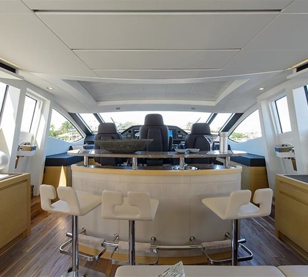 The 25m Yacht PERSHING 82