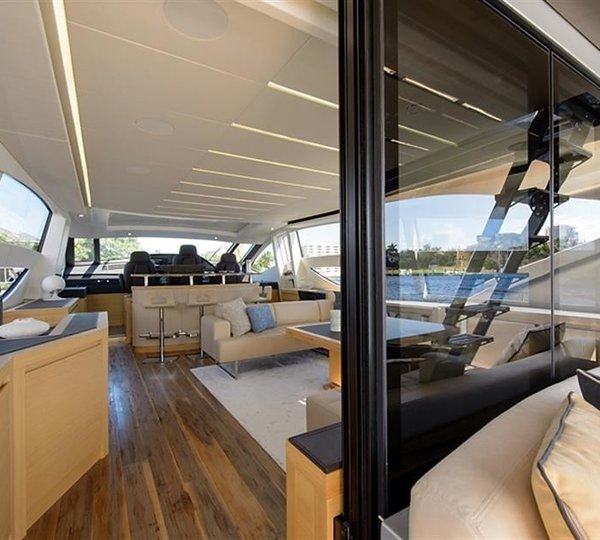 The 25m Yacht PERSHING 82