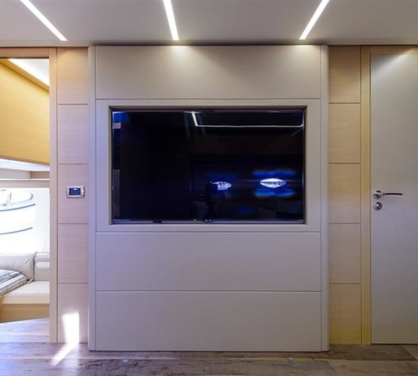 The 25m Yacht PERSHING 82