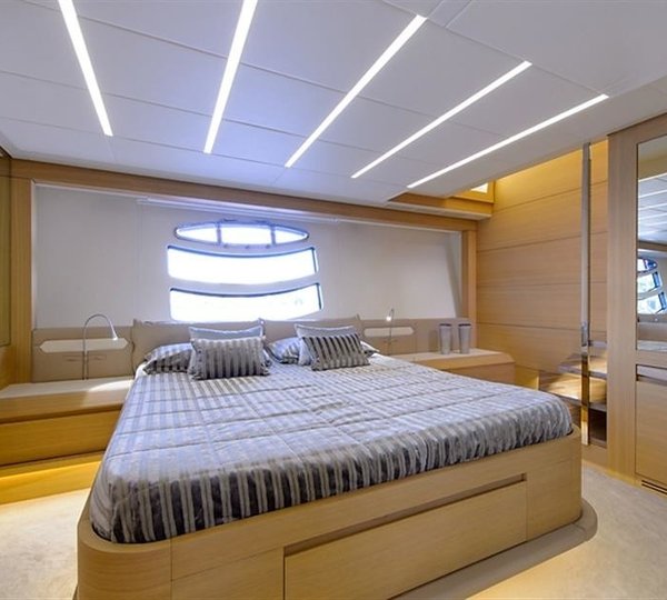 The 25m Yacht PERSHING 82