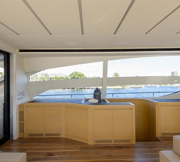 The 25m Yacht PERSHING 82