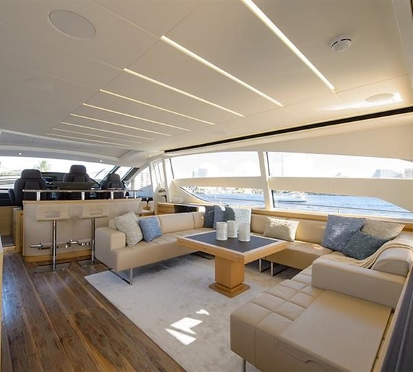The 25m Yacht PERSHING 82