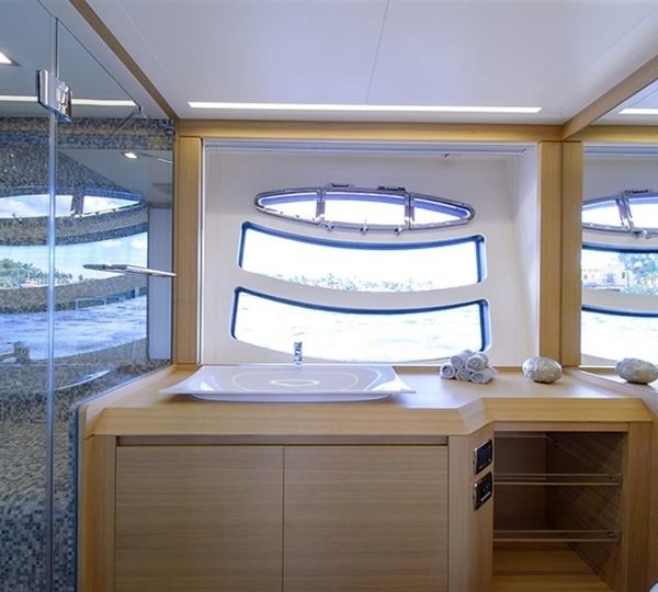 The 25m Yacht PERSHING 82