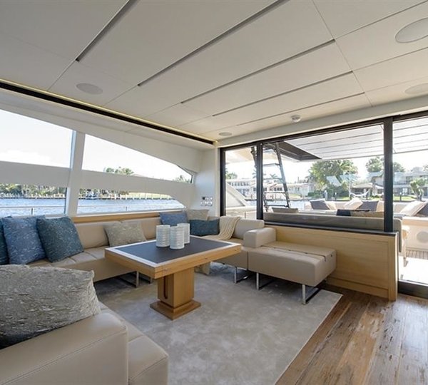 The 25m Yacht PERSHING 82