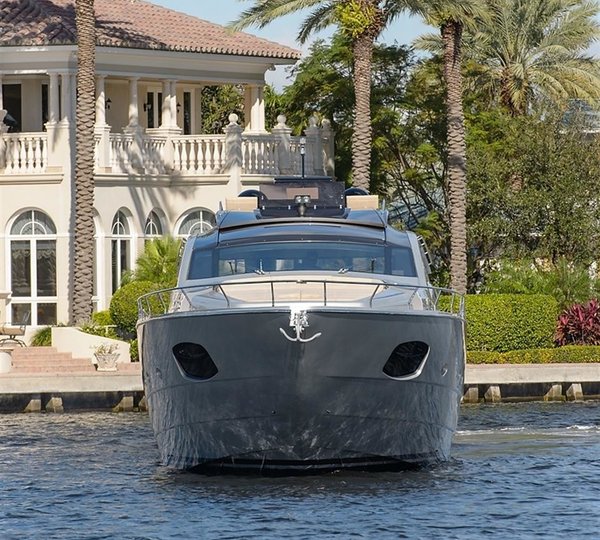 The 25m Yacht PERSHING 82