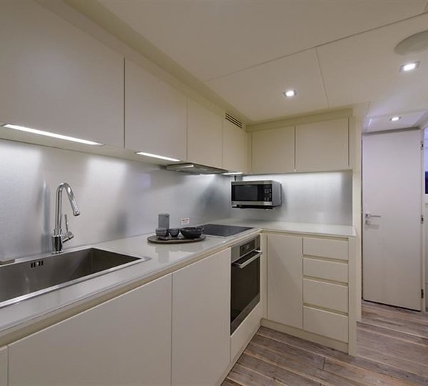 The 25m Yacht PERSHING 82