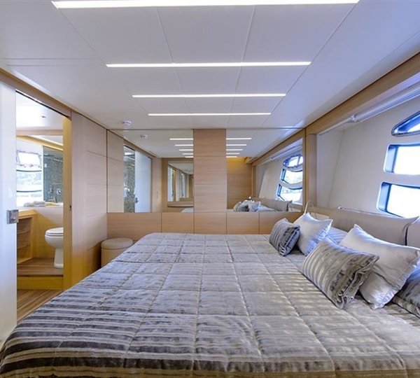 The 25m Yacht PERSHING 82