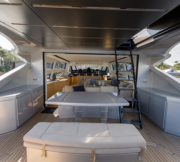 The 25m Yacht PERSHING 82