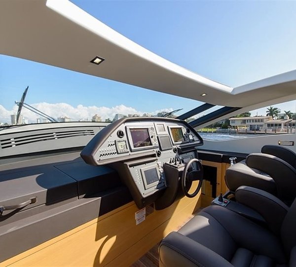 The 25m Yacht PERSHING 82