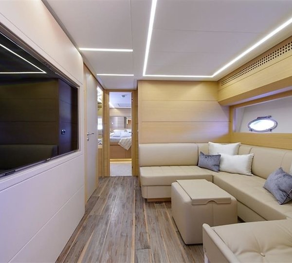 The 25m Yacht PERSHING 82