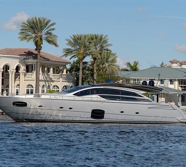 The 25m Yacht PERSHING 82