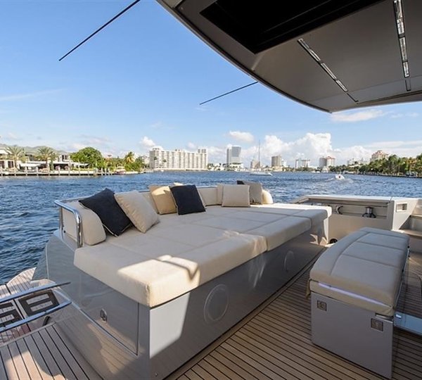 The 25m Yacht PERSHING 82