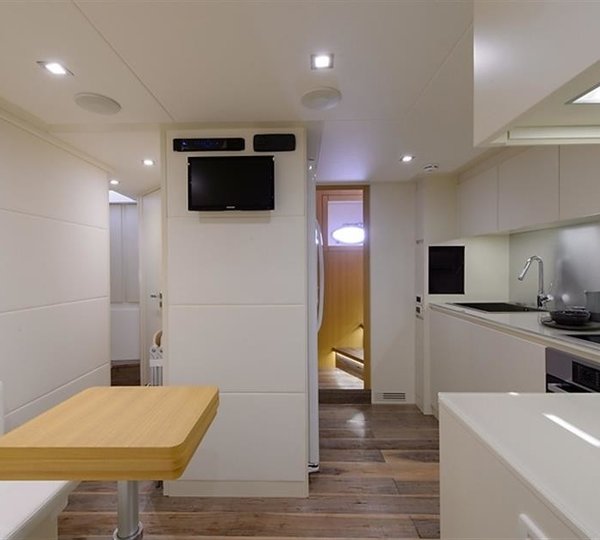 The 25m Yacht PERSHING 82