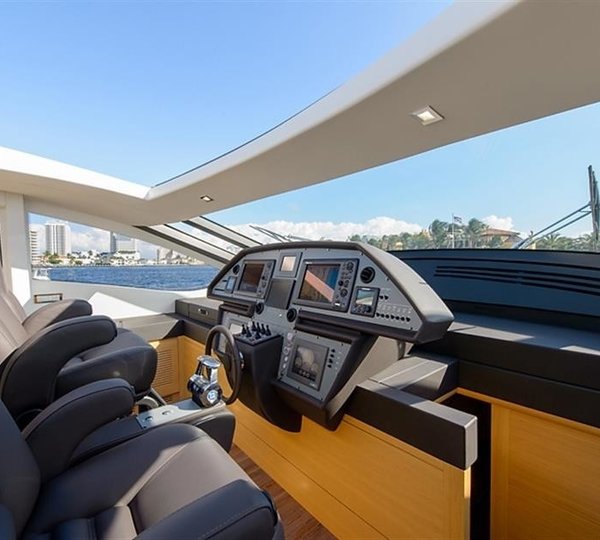 The 25m Yacht PERSHING 82