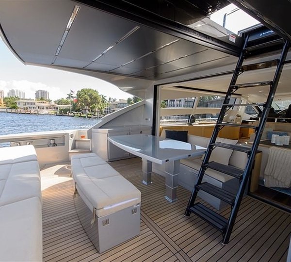 The 25m Yacht PERSHING 82