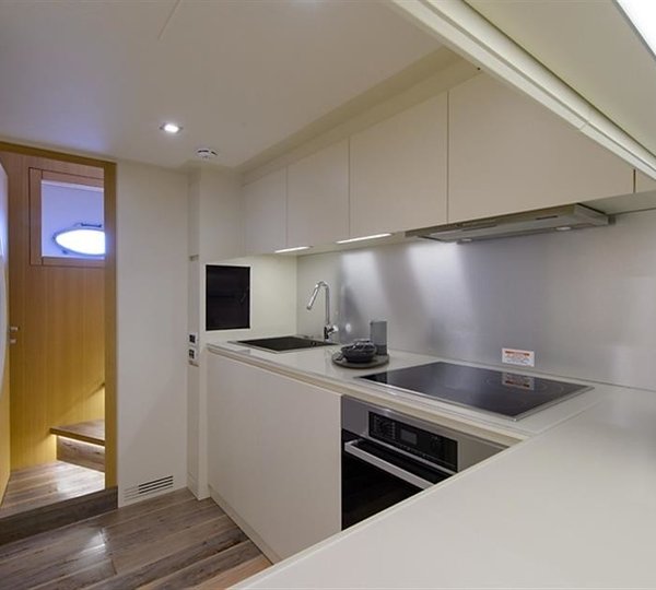 The 25m Yacht PERSHING 82