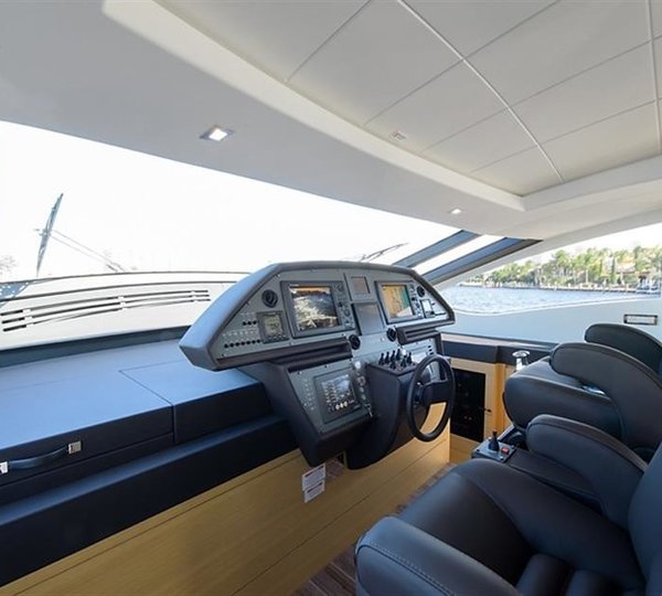 The 25m Yacht PERSHING 82