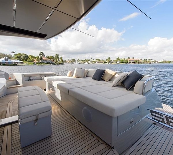 The 25m Yacht PERSHING 82