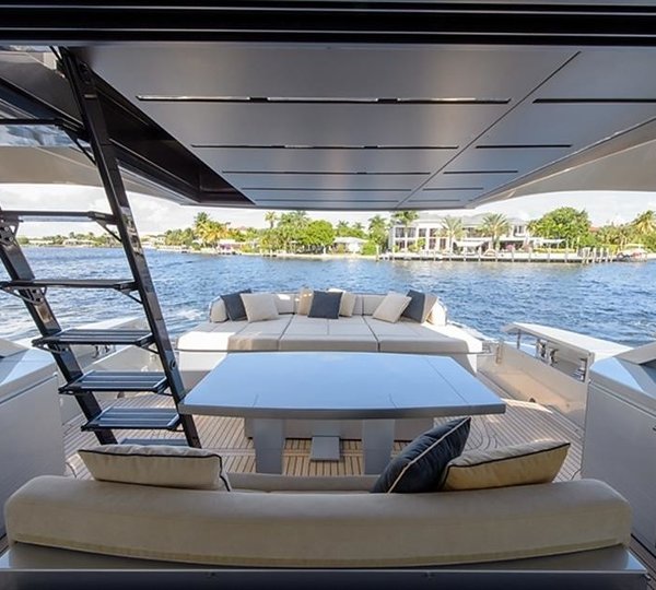 The 25m Yacht PERSHING 82