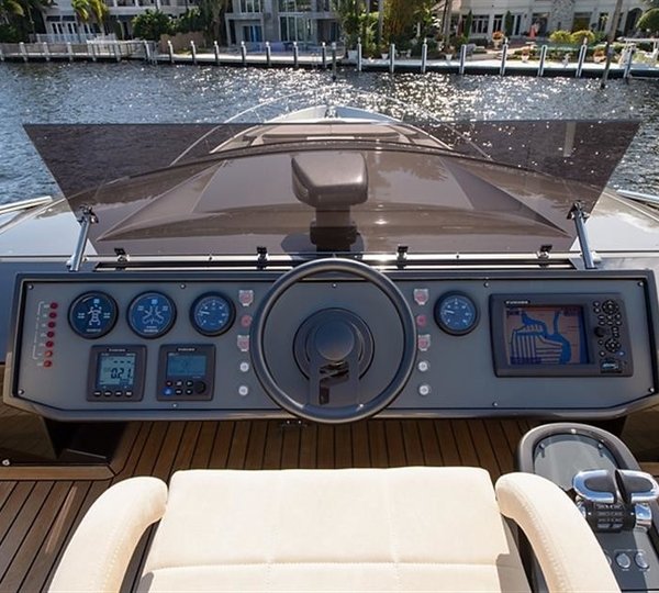 The 25m Yacht PERSHING 82