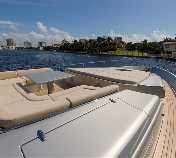 The 25m Yacht PERSHING 82