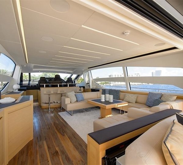 The 25m Yacht PERSHING 82