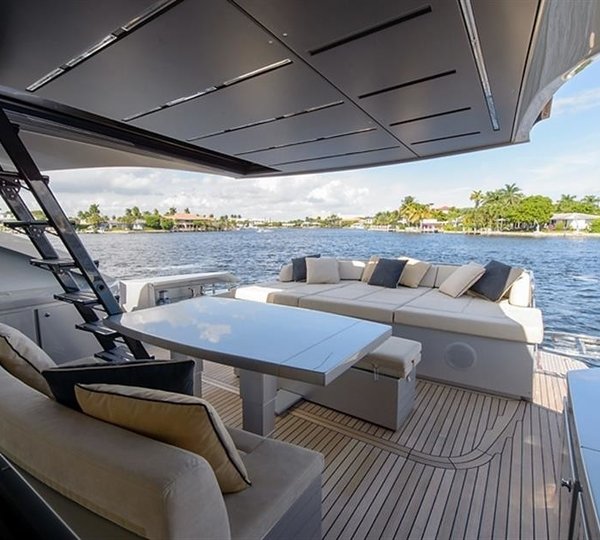 The 25m Yacht PERSHING 82