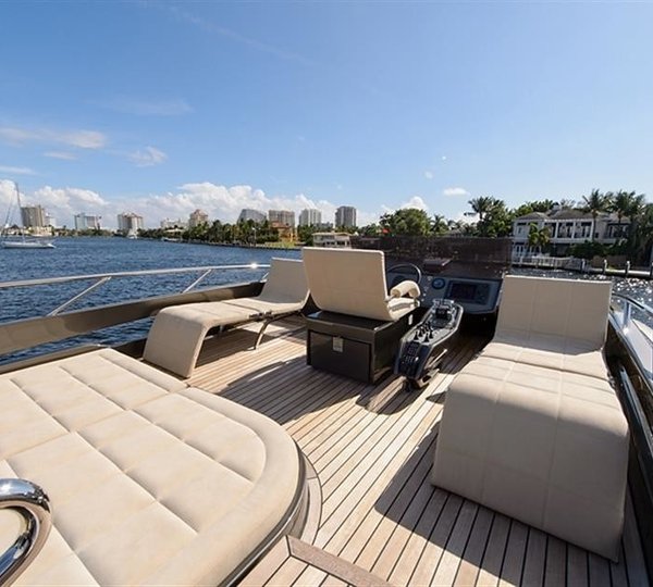 The 25m Yacht PERSHING 82