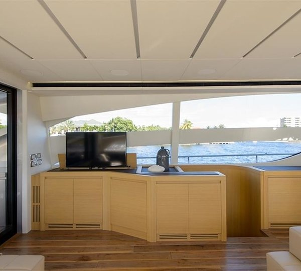 The 25m Yacht PERSHING 82