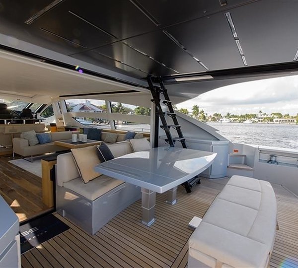 The 25m Yacht PERSHING 82