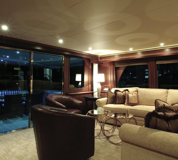 The 25m Yacht SEAS THE MOMENT