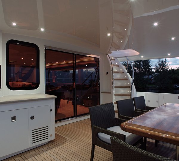 The 25m Yacht SEAS THE MOMENT