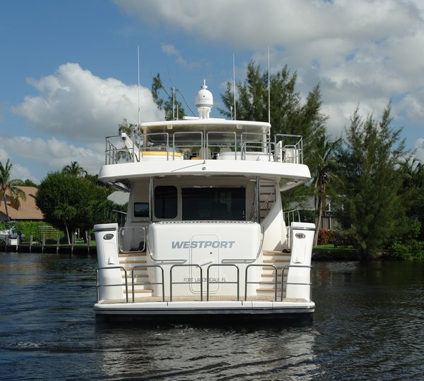 The 25m Yacht SEAS THE MOMENT