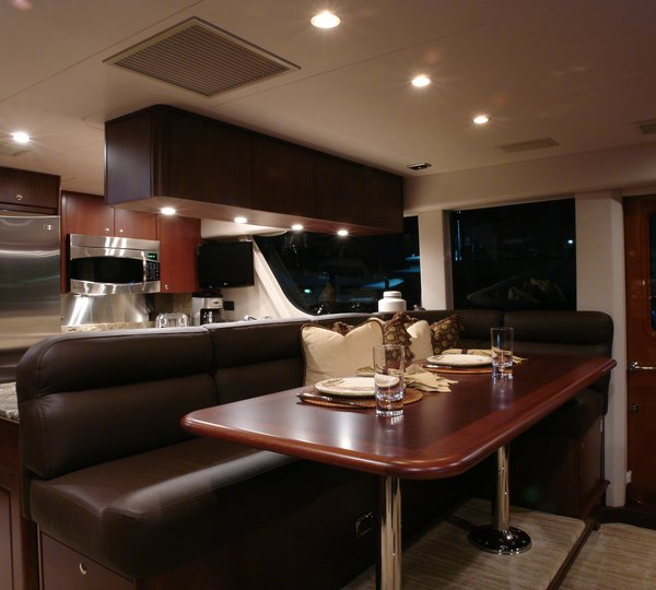 The 25m Yacht SEAS THE MOMENT