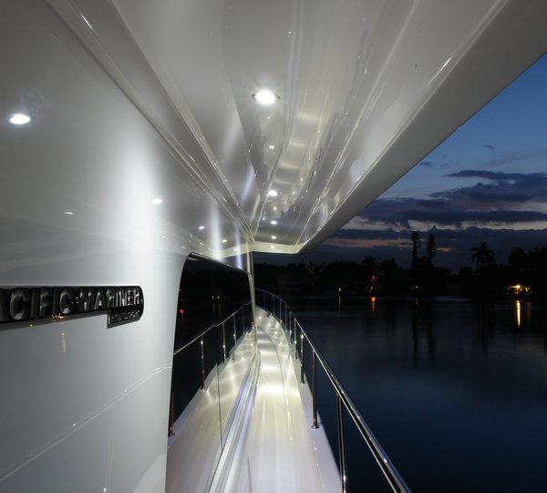 The 25m Yacht SEAS THE MOMENT