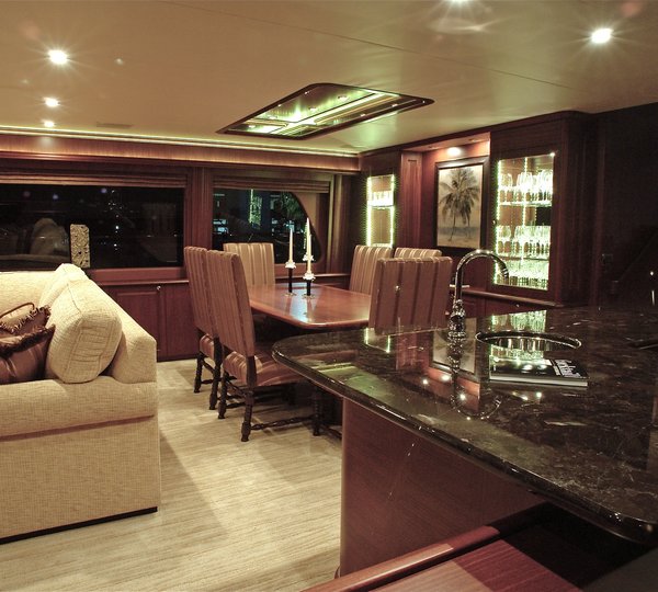 The 25m Yacht SEAS THE MOMENT