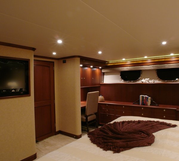 The 25m Yacht SEAS THE MOMENT