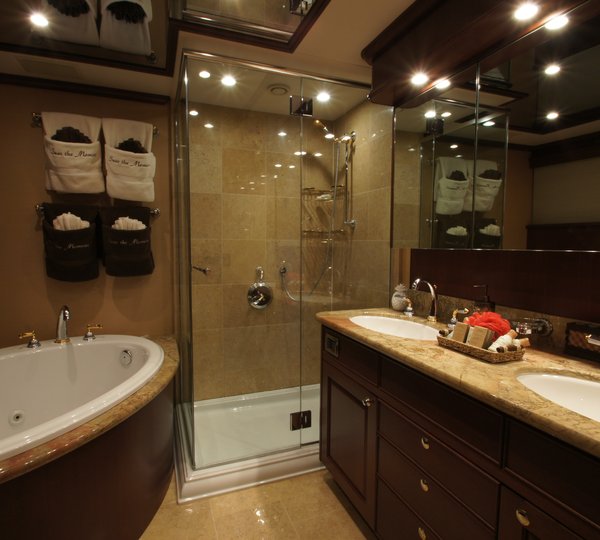 The 25m Yacht SEAS THE MOMENT