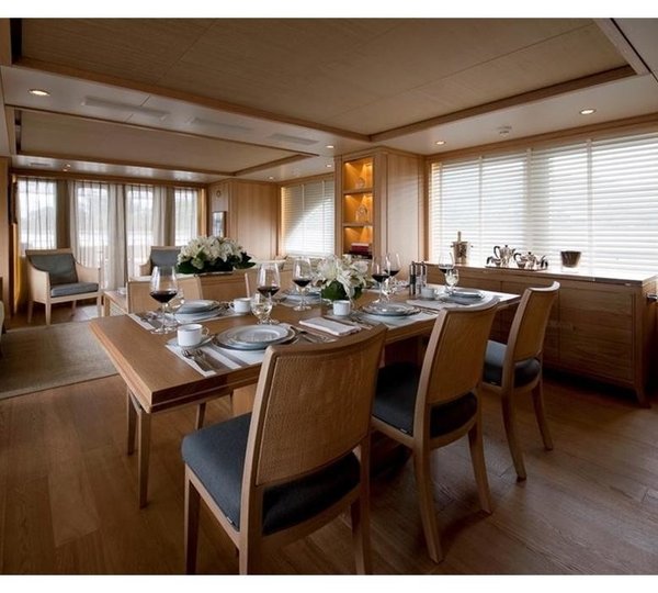 The 27m Yacht BELLE ISLE