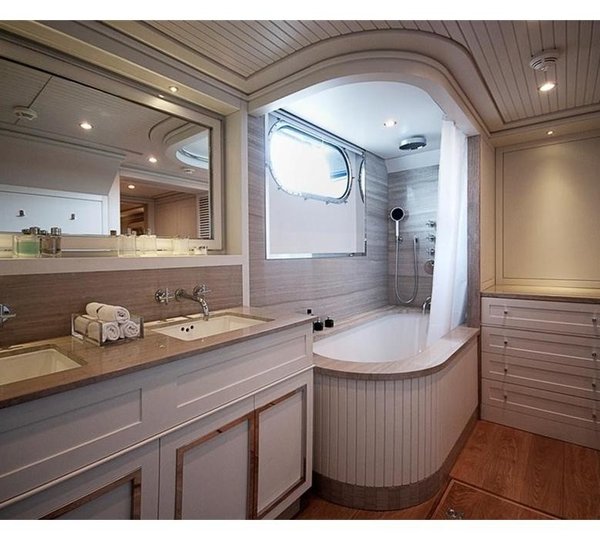 The 27m Yacht BELLE ISLE