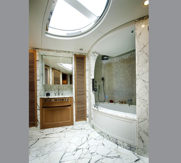 The 27m Yacht BELLE ISLE