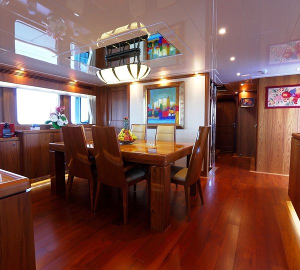 The 27m Yacht SMILING T