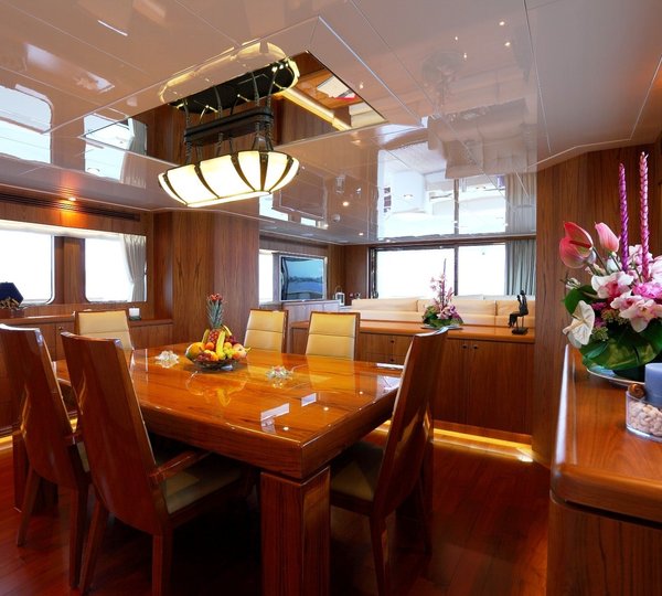 The 27m Yacht SMILING T