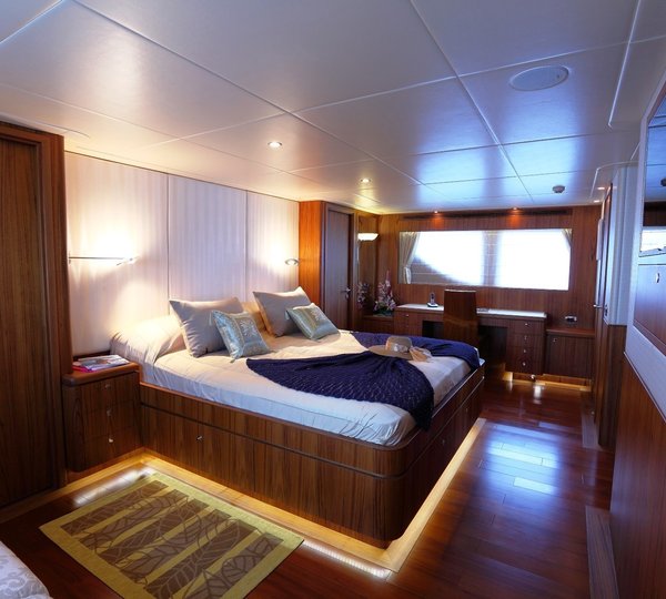 The 27m Yacht SMILING T