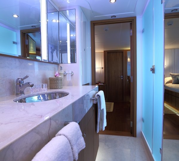 The 27m Yacht SMILING T