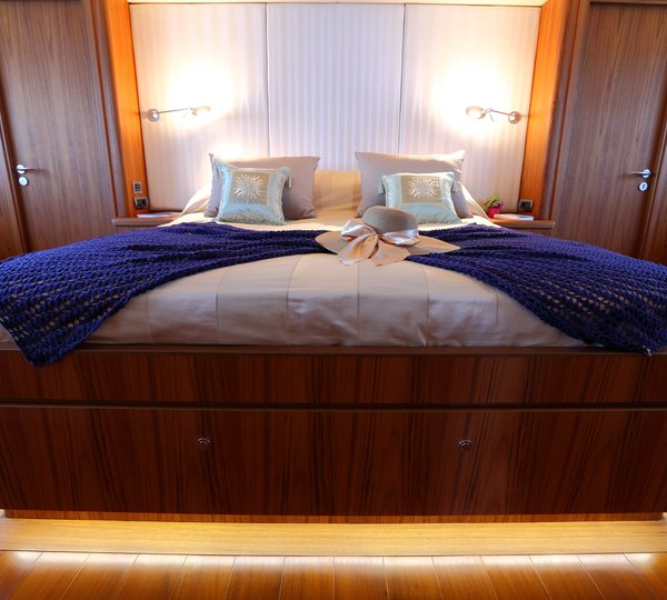 The 27m Yacht SMILING T